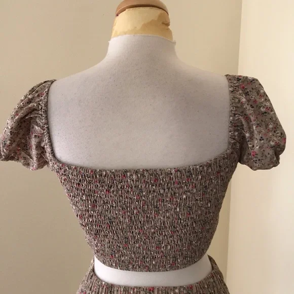 Mable medium floral crop off shoulder top and skirt set. - Picture 5 of 11